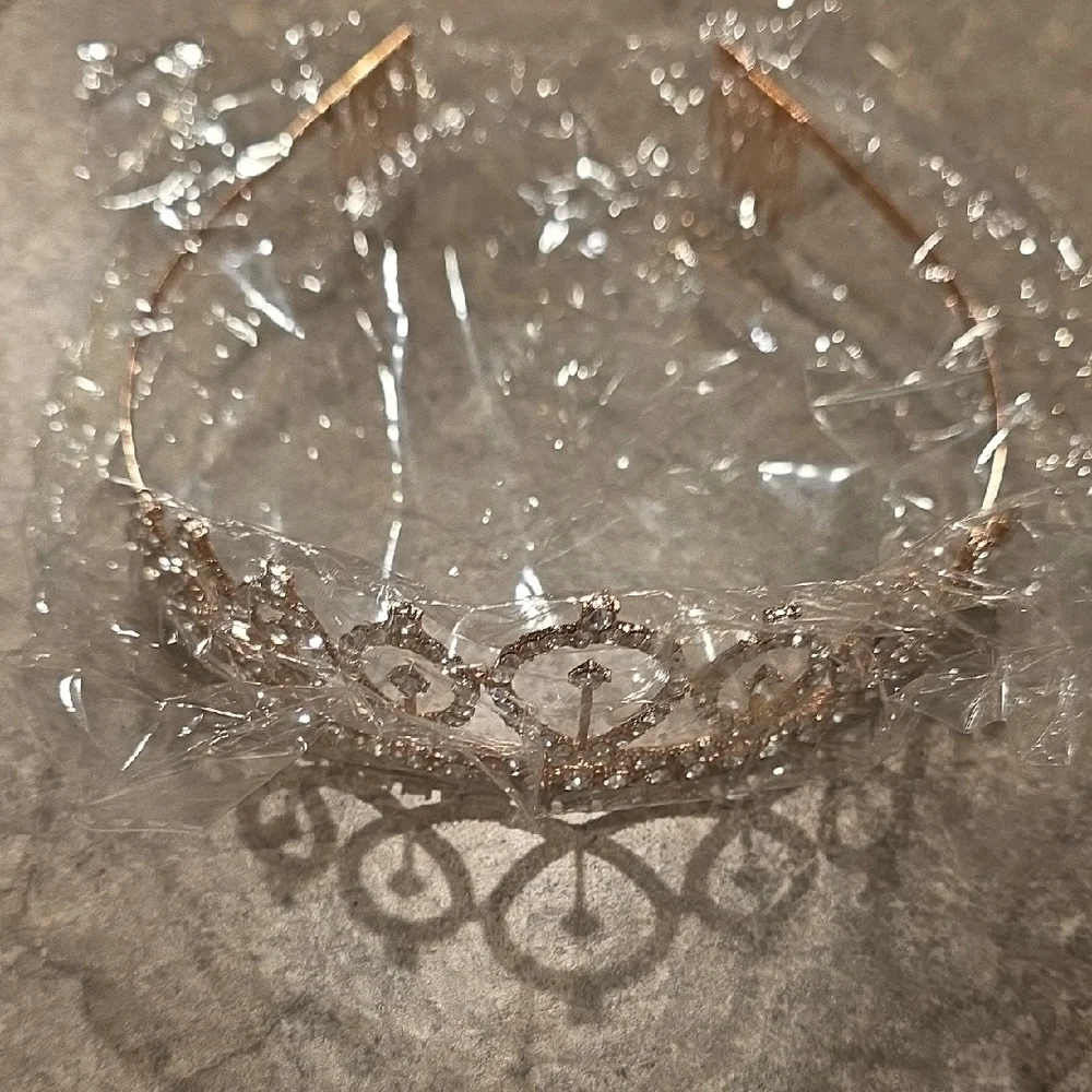 (J64) Glittering Rose Gold Cake Toppers Plus Rose Gold Metal Crown
